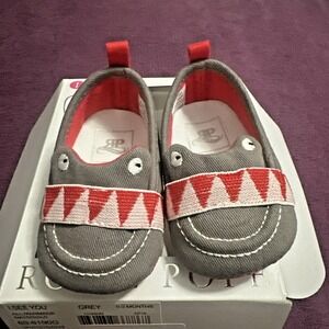 Rosie Pope Infant Size 0-3 Months I See You Embroidered Crib Shoe Grey Prewalker
